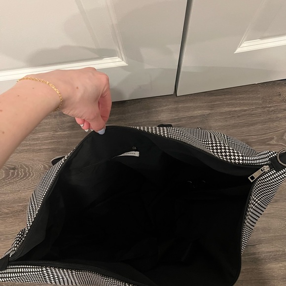 LULU DHARMA TOTEBAG. NWT - Picture 2 of 3